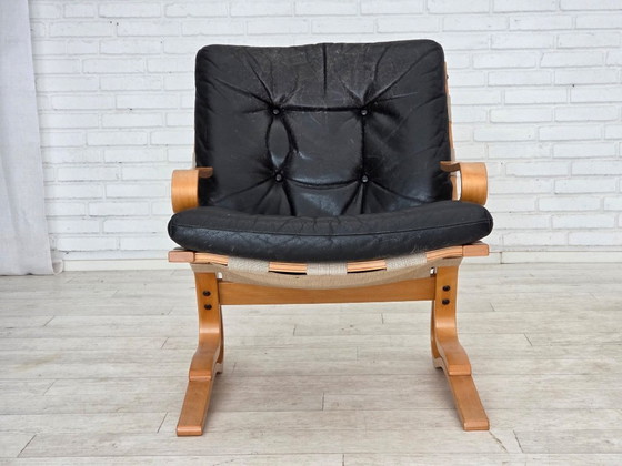 Image 1 of Sillón de diseño noruego, años 70, modelo "Kengu", cuero, madera curvada.