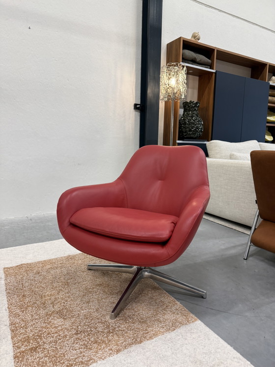 Image 1 of Sillón giratorio Leolux Pode Sparkle de piel roja