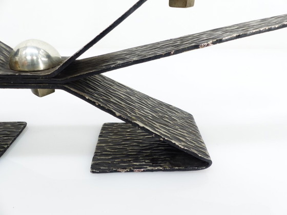 Image 1 of Modernistische brutalistische kroonluchter met vier zwartgeblakerde, gehamerde metalen punten, Europa, circa 1960-1970