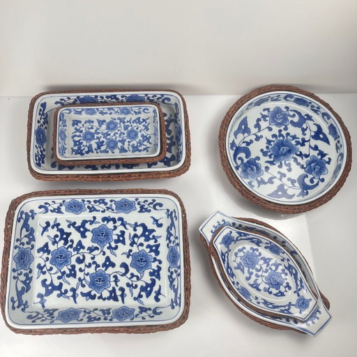 Set of 6 ceramic serving platters in white and blue floral pattern with woven wicker mount, 1970/80