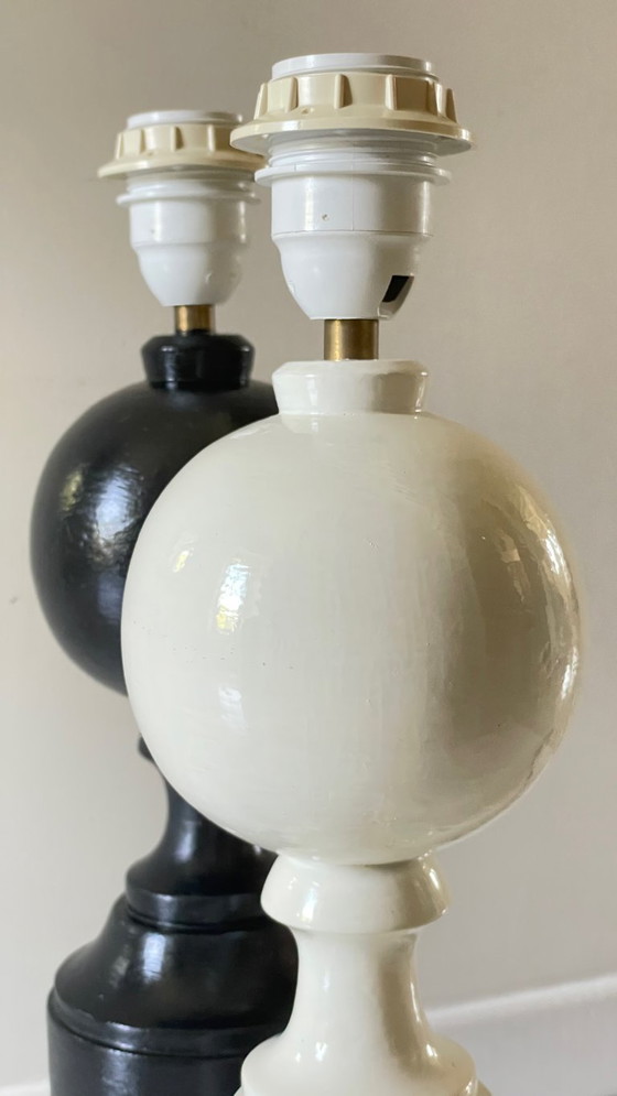 Image 1 of 2 Grands pieds de lampes noir et blanc bois tourné Vintage