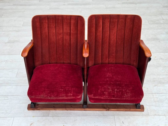 Image 1 of Fauteuils de cinéma/théâtre danois des années 1950, en velours d'ameublement, état d'origine.
