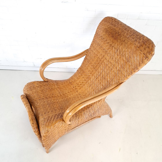 Image 1 of Poltrona vintage in rattan con poggiapiedi