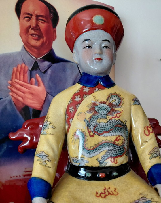 Oud porseleinen handgeschilderd beeld van een Chinese keizer. – Beeldhouwkunst, Ceramic, Porcelain (photo 4 of 5)