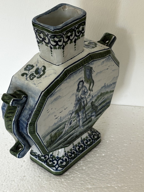 Image 1 of Vaso ottagonale, fine XIX secolo, in stile Delft - marchio non identificato