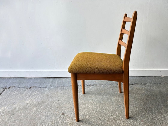 Image 1 of Ensemble de quatre chaises de salle à manger vintage Schreiber, revêtement d'origine en tissu moutarde, années 1960-70