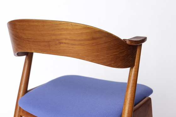 Image 1 of Teak stoel van Korup Stolefabrik - Deens Vintage, 1960 Mid Century Modern Blauwe Gestoffeerde Accent Stoel