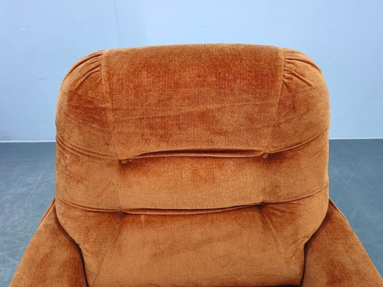 Image 1 of Coppia di poltrone lounge italiane in stile Space Age, con rivestimento arancione, anni '70.