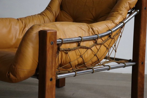 Image 1 of Rara poltrona lounge Amazonas con poggiapiedi in pelle color cognac, disegnata da Jean Gillon, Brasile, anni '60.