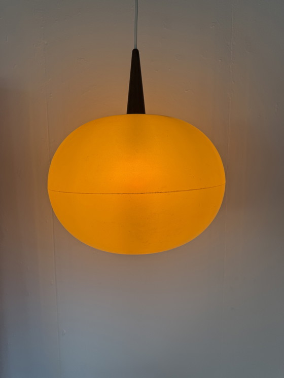 Image 1 of Lampada a sospensione vintage danese in teak e plastica anni '60