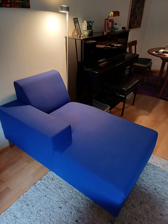 Knalblauwe chaise longue, Gelderland, Fauteuils, Wol, Aluminium (foto 2 van 5)