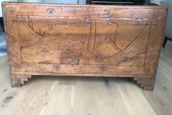 Image 1 of Coffre antique en bois de camphrier