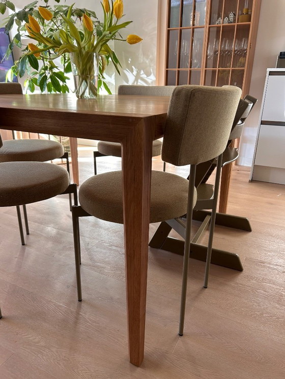 Image 1 of Table carrée en chêne