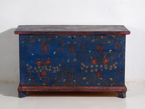 Antike marineblaue Truhe mit Blumendetails (ca. 1920) #94 – Aufbewahrungsschrank (photo 31 of 40)