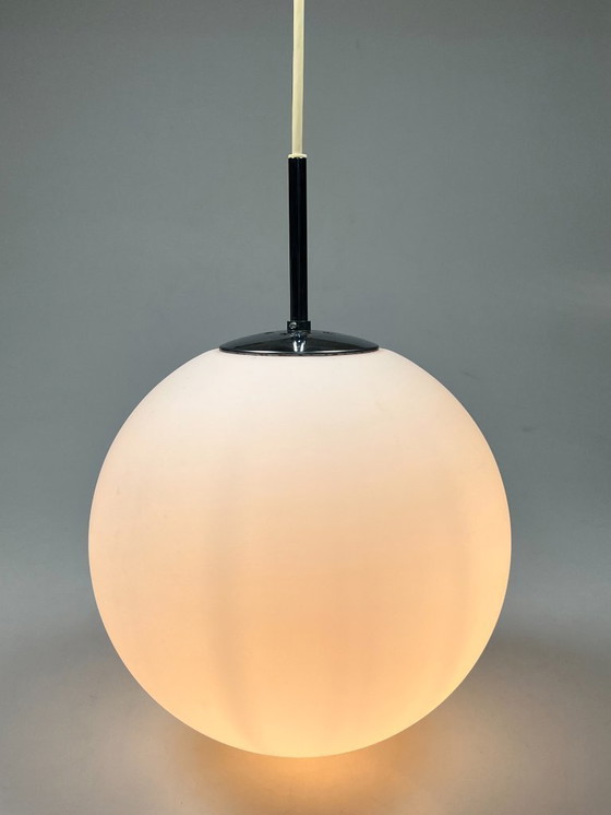 Image 1 of Lampe boule / lampe suspendue en verre, Glashütte Limburg, Allemagne, années 1960