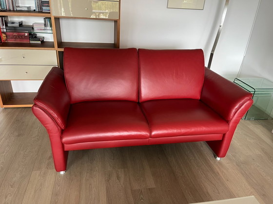 Image 1 of Destacado sofá de dos plazas de cuero, profundidad del asiento ajustable.