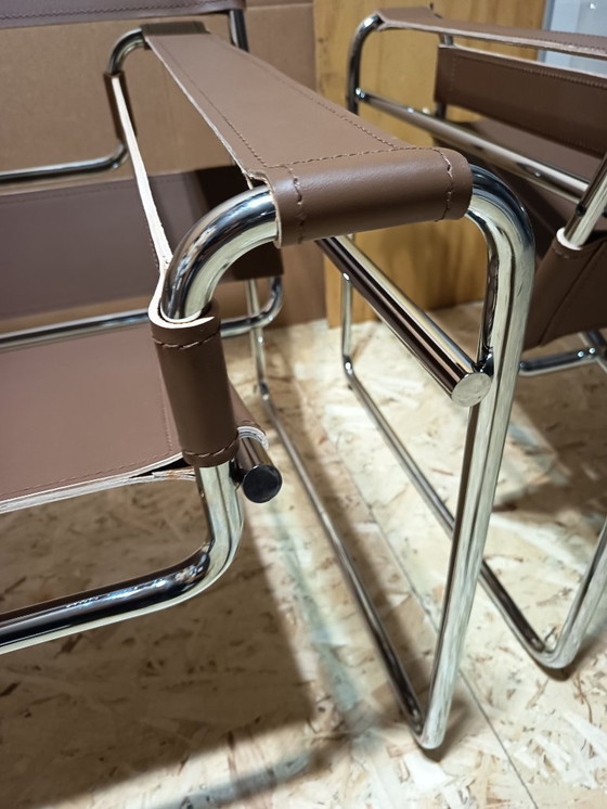 Image 1 of Poltrone Knoll Wassily B3 2 nuove/usate in pelle color noce di Marcel Breuer € 4.400