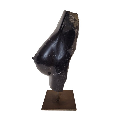Escultura “torso femenino”, mármol belga, firmada J.J.M., s. XX – Francia