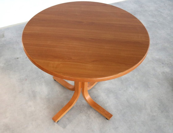 Image 1 of Vintage round dining table