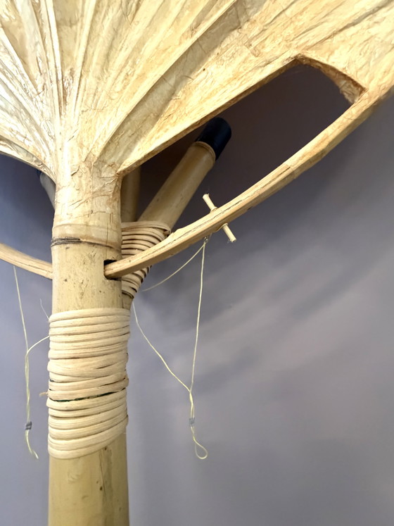 Image 1 of Grote Uchiwa vloerlamp van bamboe en rijstpapier, ontworpen door Ingo Maurer.