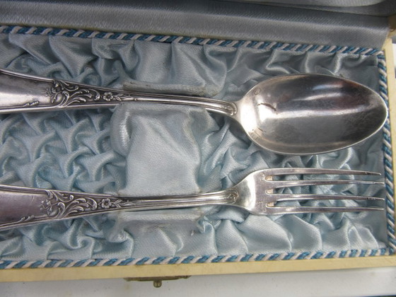 Image 1 of ERCUIS FRANCE Ensemble de couverts (cuillère et fourchette) argentés dans un coffret impeccable