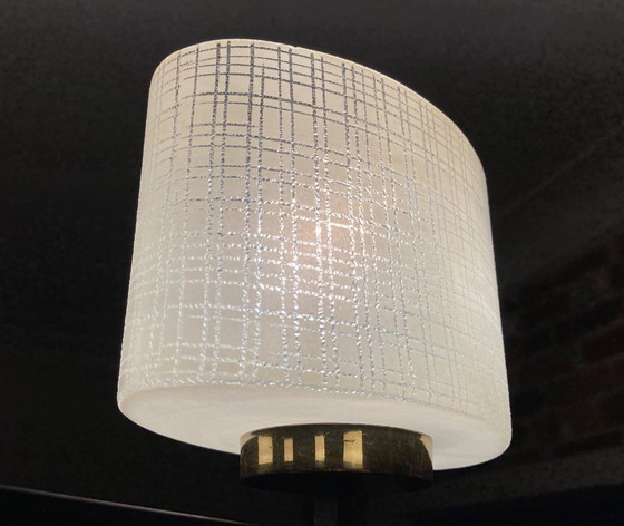 Image 1 of Skandinavischer 5-flammiger Kronleuchter aus Teakholz, Messing und Opalinschirmen