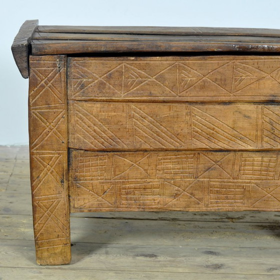 Romanian Shepherd’s Chest, Circa 1900 – Cabinets, Wood, Vintage (photo 10 of 12)
