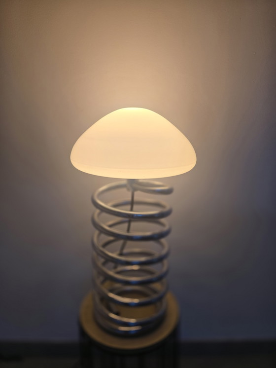 Image 1 of Lampada da tavolo iconica Space Age degli anni '70: fungo opalino e spirale cromata