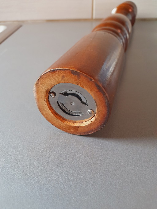 Grande pepiera vintage in legno tornito