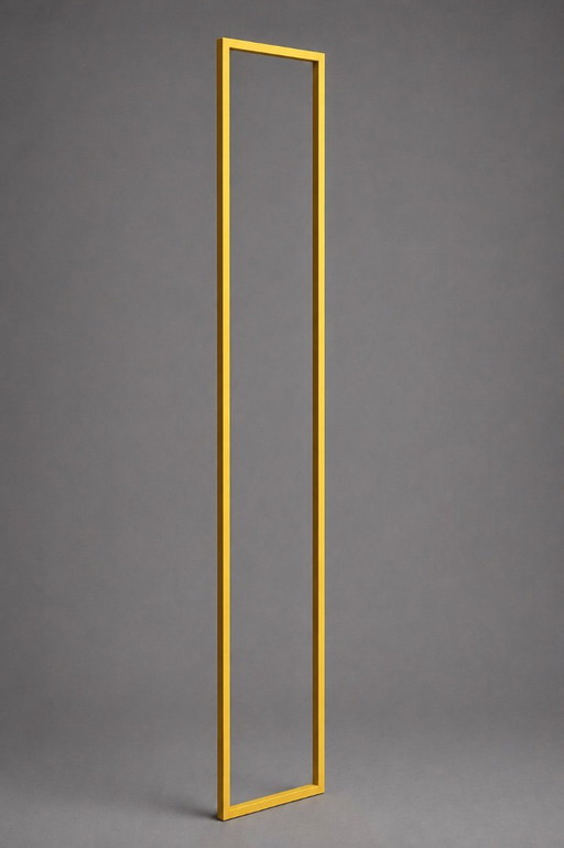 Cornice - Minimalistisch vloerlichtsculptuur in matgeel