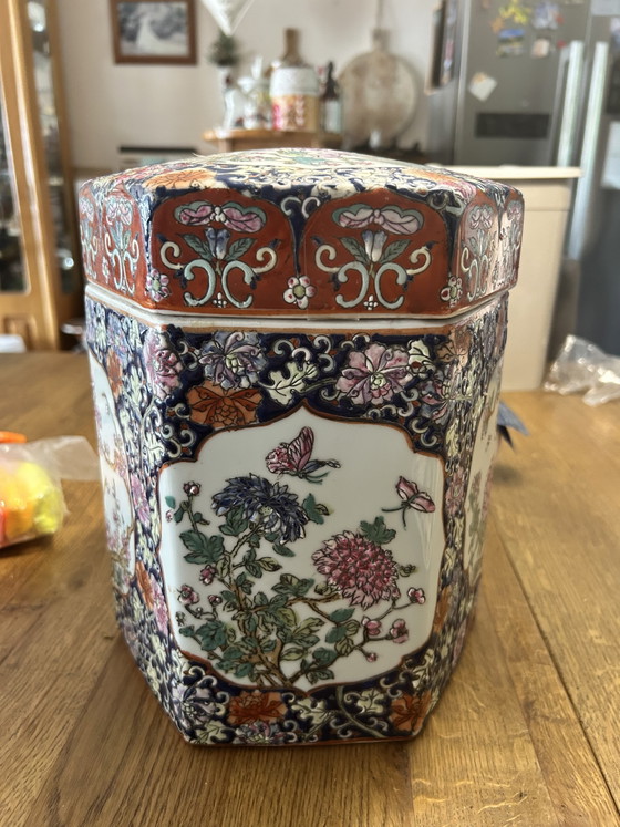 Image 1 of Beautiful set of hand-painted Chinese vase and voodoo pot/tea caddy
