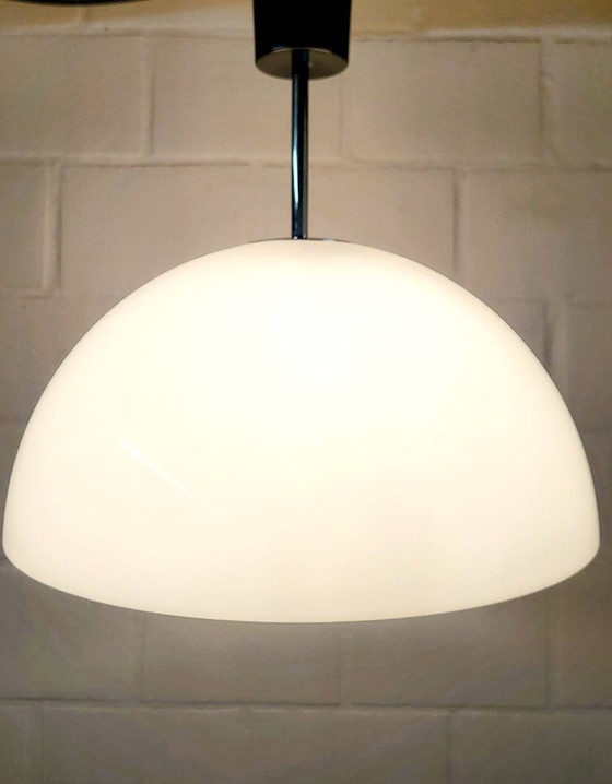 Image 1 of Lampada a sospensione vintage in plexiglass dell'era spaziale, bianca, probabilmente anni '70