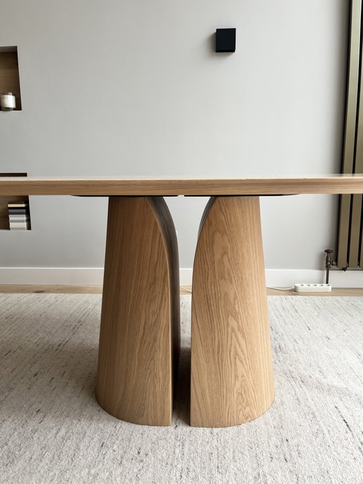 Marvellous MOBITEC “Blossom” table in solid oak