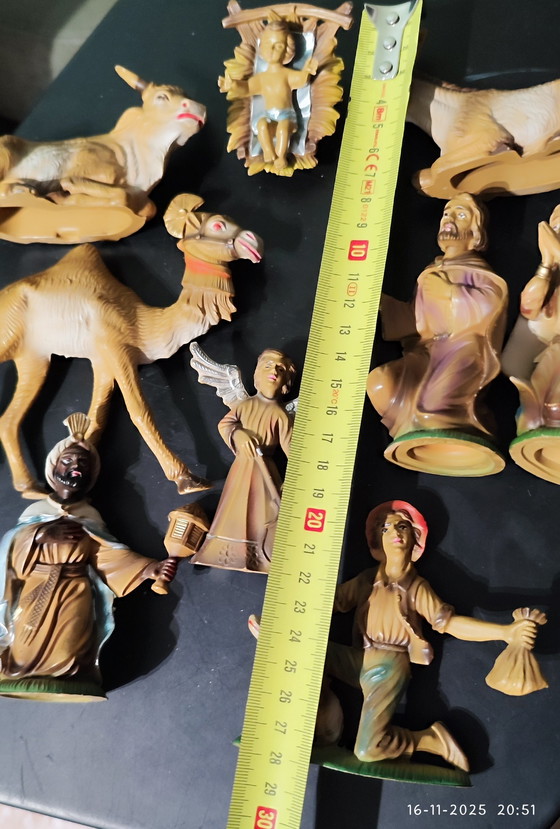 Image 1 of Very extensive old nativity scene / Christmas table