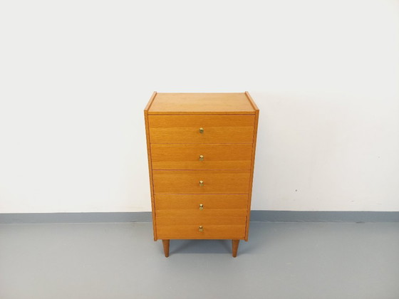 Image 1 of Vintage eikenhouten ladekast uit de jaren 60.