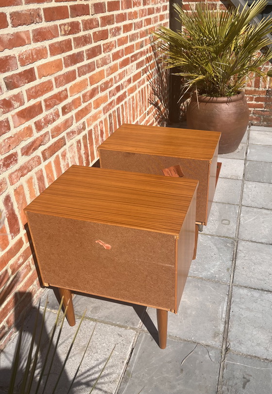 Image 1 of Dos mesitas de noche de los años 60/70