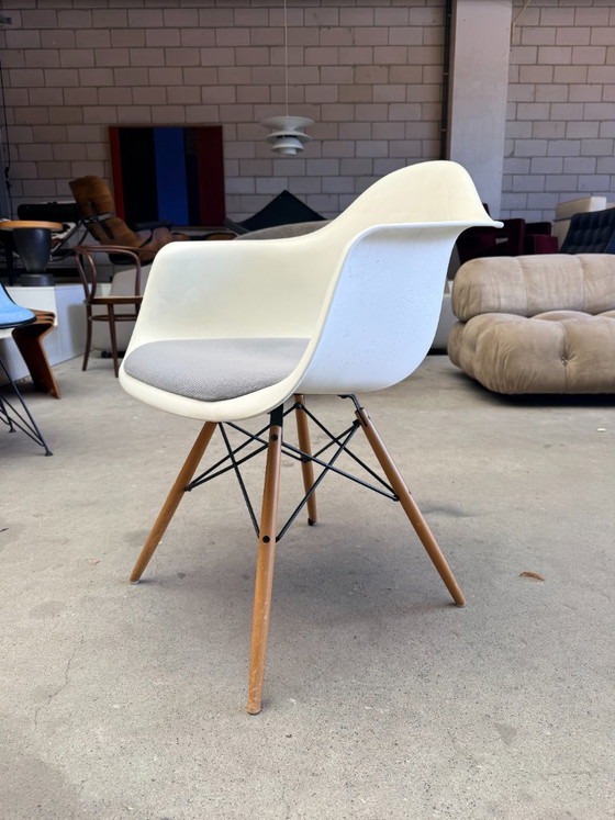 Vitra Eames DAW con cojín incorporado – Sillones, Metal, Plastic (photo 7 of 14)