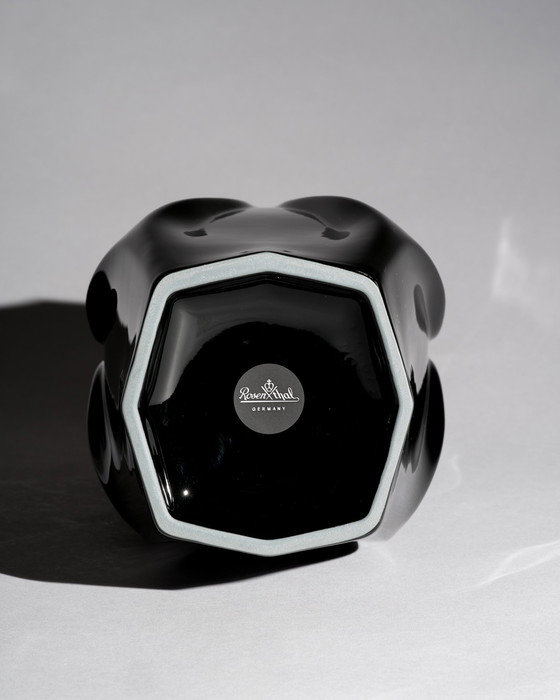 Image 1 of Vaso "Weave" di Zaha Hadid per Rosenthal
Porcellana nera lucida, Germania, XXI secolo