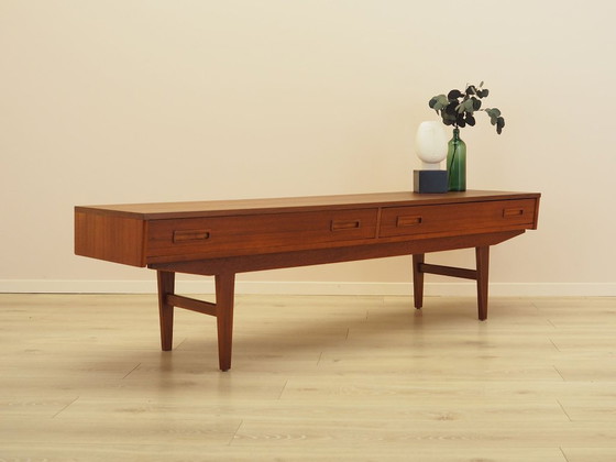 Image 1 of Aparador bajo de teca, diseño danés, década de 1960, fabricado en Dinamarca.