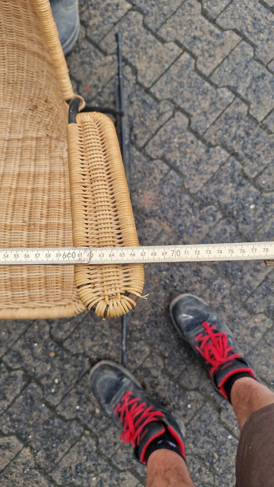 Tavolo e sedie a dondolo vintage in rattan e vimini, stile metà secolo, anni '50. – Wicker (photo 7 of 12)