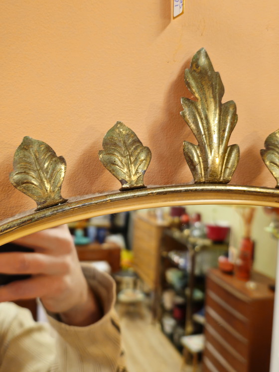 Image 1 of Miroir vintage avec bordure en laiton et feuilles, miroir mural