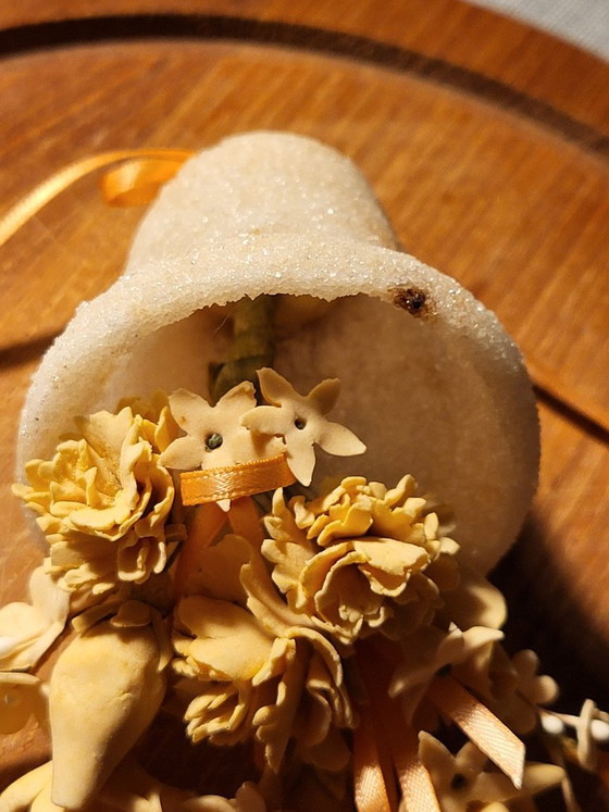 Fleurs de Sucre Anglaises sous Cloche en Verre sur Plateau en Bois, Englische Konditoren Zuckerkunst (photo 10 sur 15)