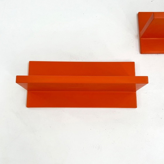 Image 1 of Par de estantes de pared naranjas diseñados por Marcello Siard para Kartell, década de 1970.
