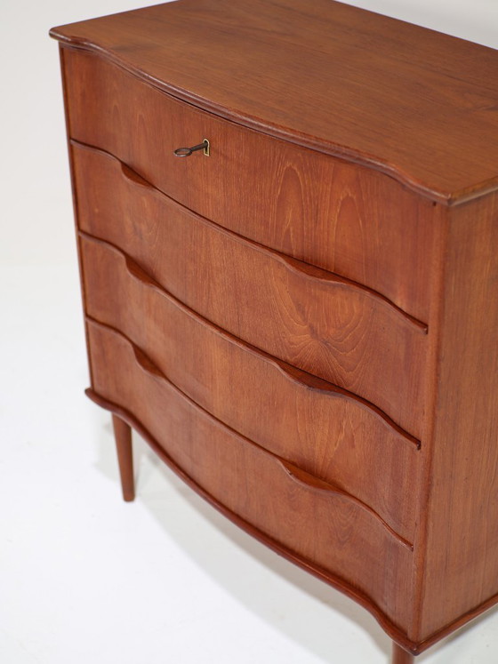 Image 1 of Commode en teck courbé, style vintage danois des années 1960