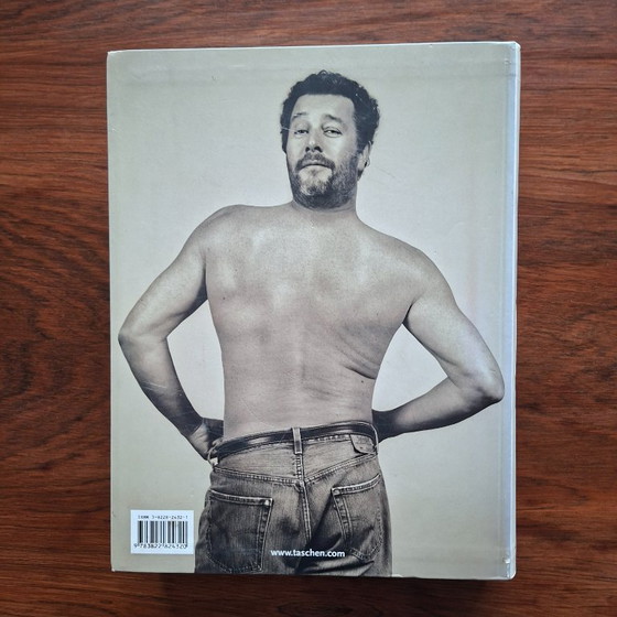 Image 1 of Livre de table basse : Monographie sur le designer français Philippe Starck. Taschen