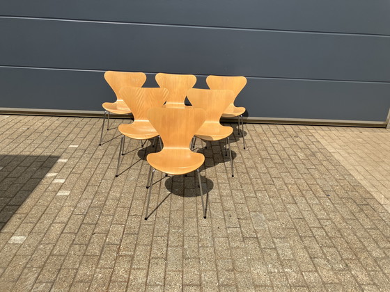 Image 1 of Fritz Hansen series 7 Butterfly chairs natural wood 1988