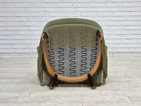 Image 1 of Scandinavische fauteuil uit de jaren 60, groene meubelvelours, poten van eikenhout.
