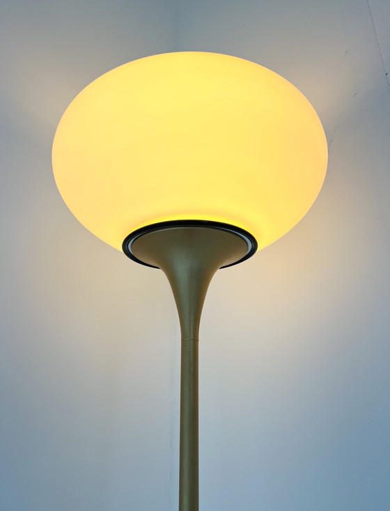 Image 1 of Stehlampe aus Milchglas, 60er Jahre