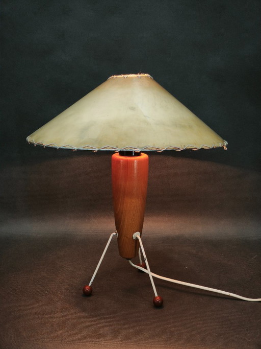 Lampe de table trépied en bois style « ère spatiale » des années 1960 avec abat-jour d'origine, – tafellampen (photo 2 of 10)