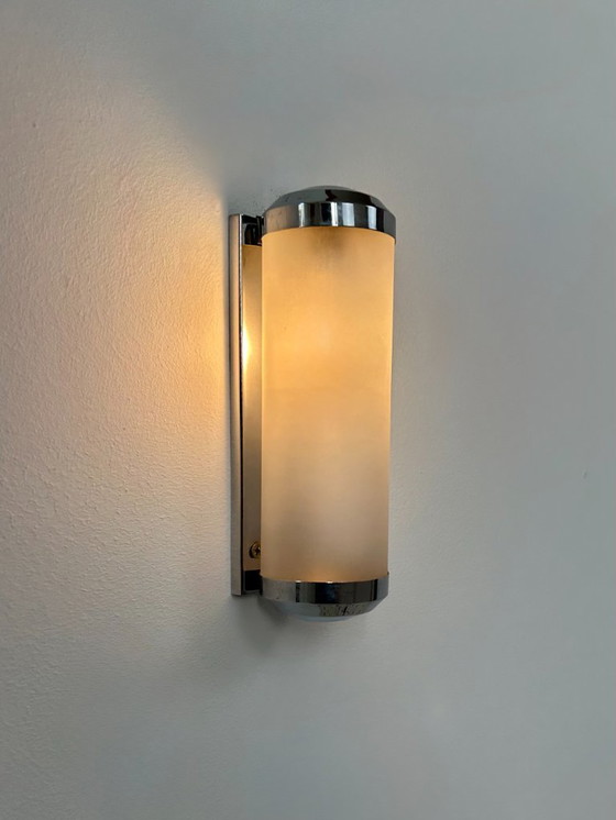 Image 1 of Vintage buisvormige Art Deco wandlamp, verchroomd metaal en gezandstraald glas, Frankrijk, 1930